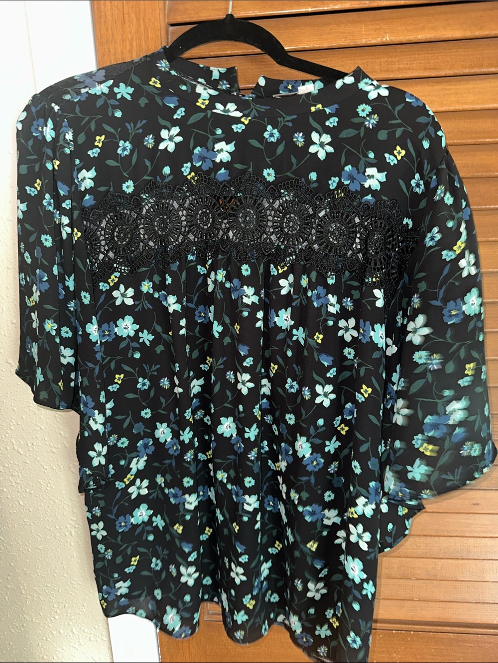 Flowy floral Lace-Trim Black Women's Blouse